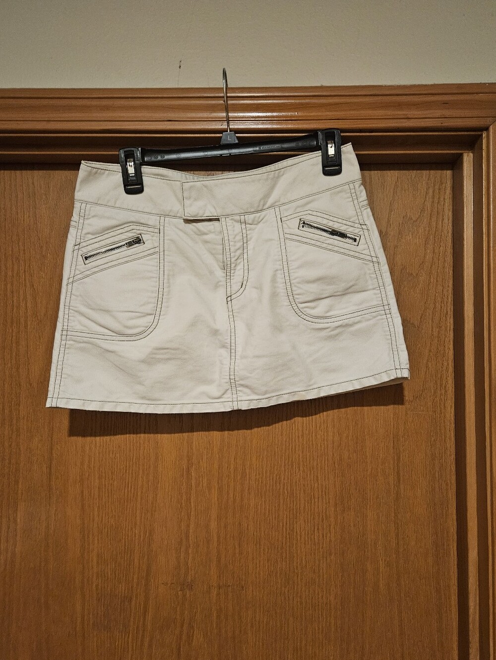 Vintage American Eagle Casual Light Off White Mini Skirt with Zip Pocket Details